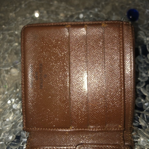 Louis Vuitton bifold wallet - Picture 9 of 12